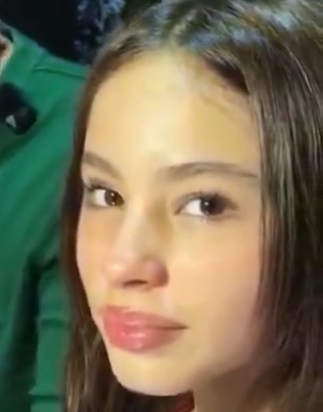 Me perturba la mirada fija a la cámara de esta niña es como si quisiera hipnotizarnos