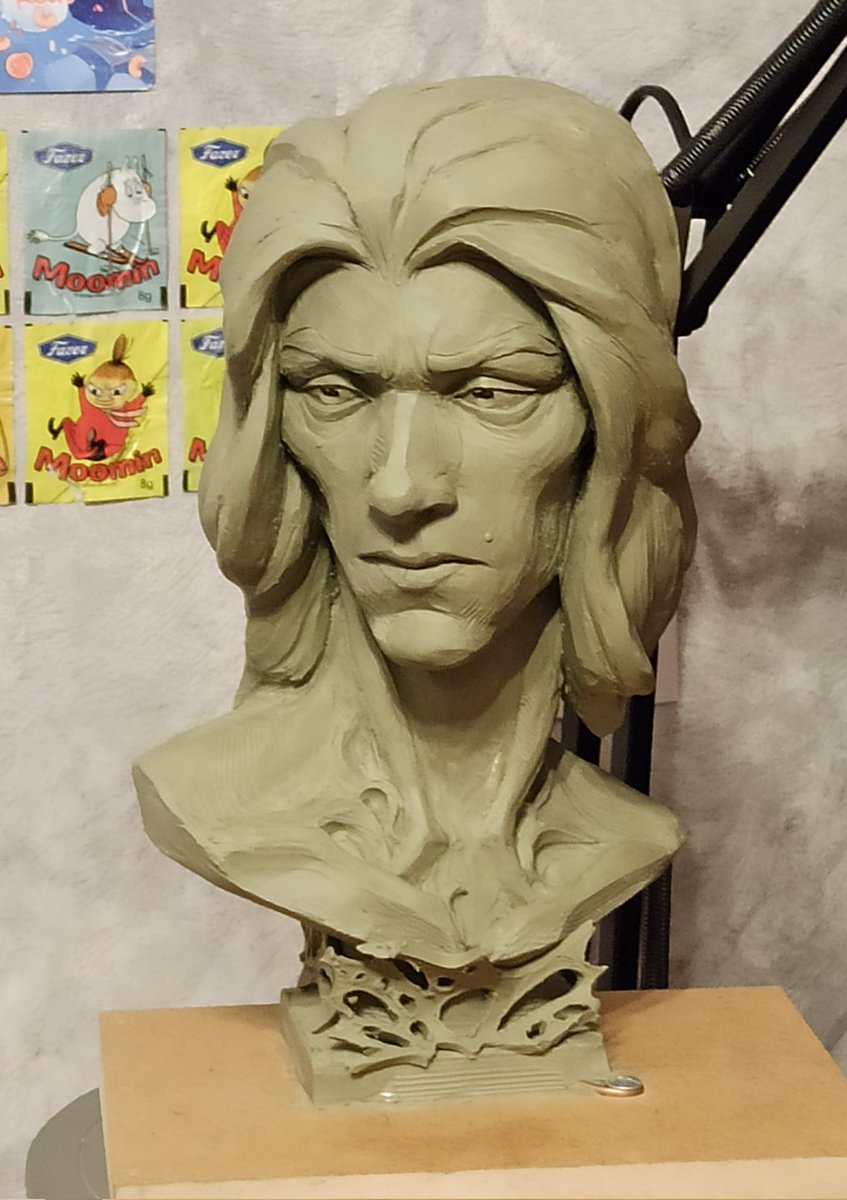 Just found this photo of Viktor in the process, and here he is so... 🤲🤲🤲