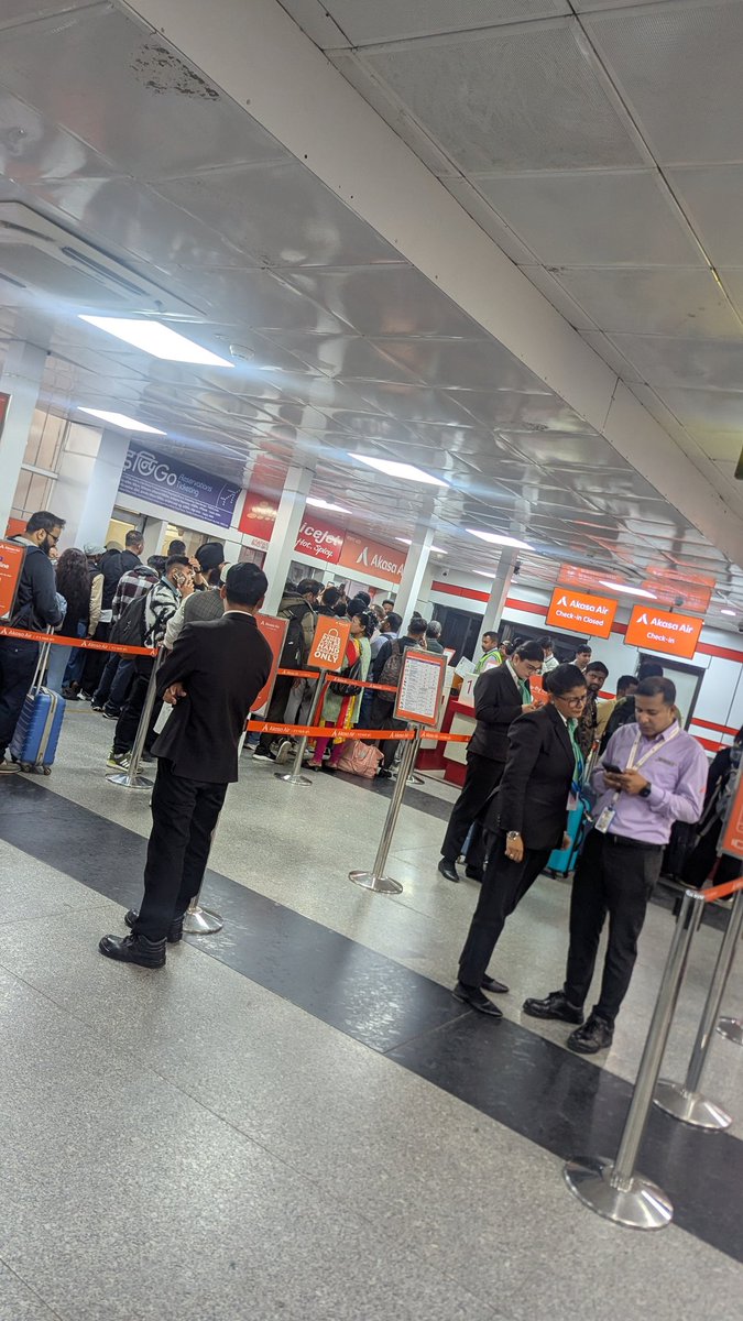 28harishKumar's tweet image. #spicejet worst airline. They brought a faulty plan for SP908 and then no response at all

#bagdogra #delhi