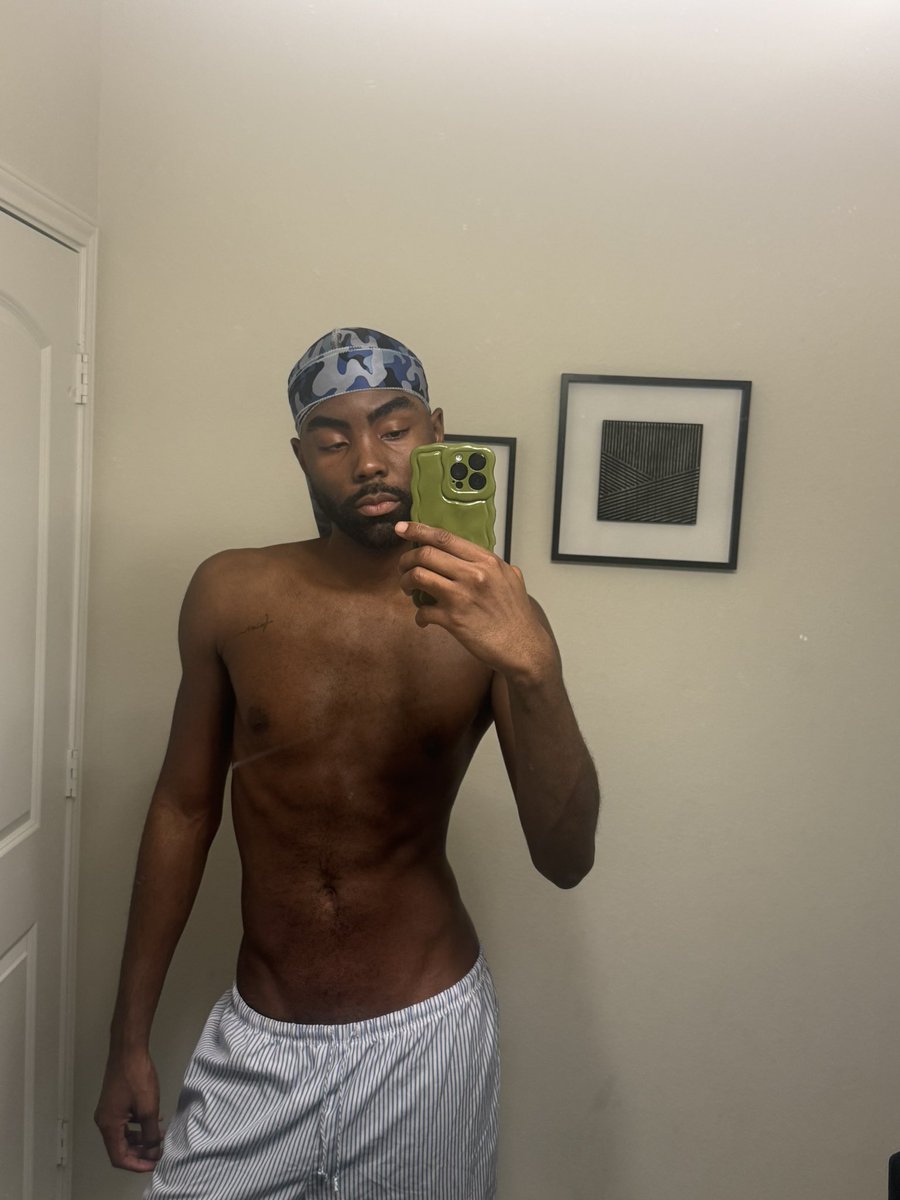 cxmxndre's tweet image. 170 today!! I’ve gained 15 pounds since I’ve started working out :)