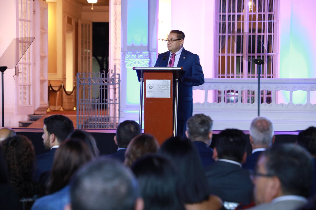 UnidadSindical_'s tweet image. El ministro reiteró que el Ministerio de Trabajo es el ente rector que asegura un equilibrio real entre empleadores y trabajadores, construyendo progreso cuando la dignidad laboral es prioridad nacional.