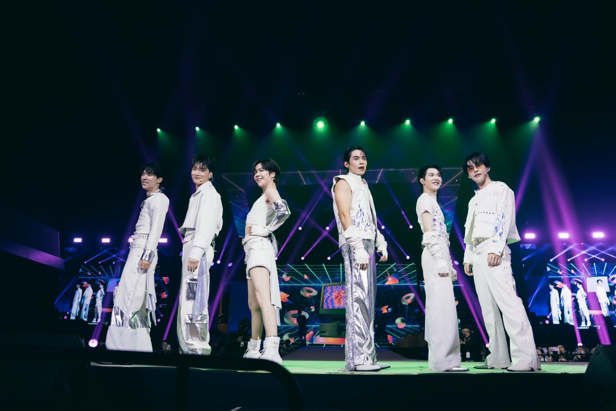 _24News_'s tweet image. เริ่ดเลยล่ะ! “แม็กกี้–บาส” เปิดบ้านจัดแฟนมีต เสิร์ฟฉ่ำทั้งฮอลล์อบอุ่นทั้งใจ ในงาน MaxkyBas ‘My Home Your Home’ 1st Fan Meeting

#StudioWabiSabi #MaxkyBas1stFM #MaxkyBas

Mchoice และ Studio Wabi Sabi เปิดประตูบ้านเป็นครั้งแรกที่ประเทศไทย ต้อนรับชาวด้อม 6CODE (ซิกซ์โค้ด :…