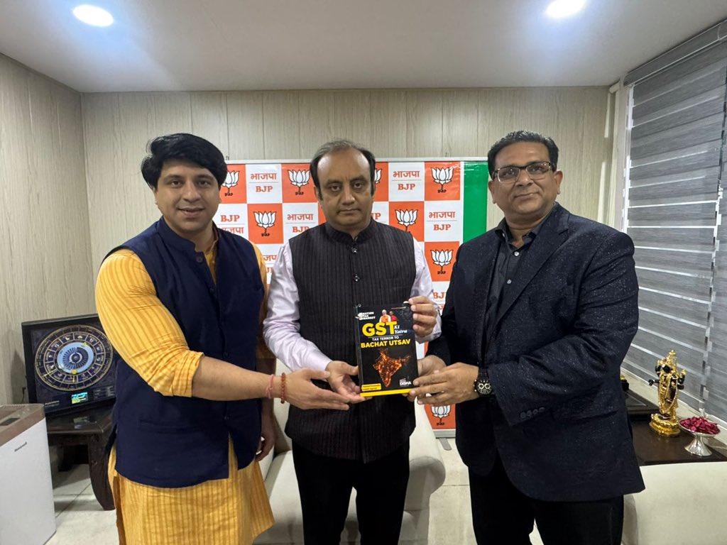 Shehzad_Ind's tweet image. प्रभु श्री राम मंदिर ध्वजारोहण की ऐतिहासिक तिथि (25th Nov) पर माननीय राज्यसभा सांसद एवं भाजपा राष्ट्रीय प्रवक्ता डॉ. @SudhanshuTrived जी से मुलाकात कर अपनी पुस्तक *GST की यात्रा* भेंट करने का सौभाग्य प्राप्त हुआ श्री दीपक अग्रवाल जी के साथ - जो इस पुस्तक के co-author है । 

जिस…