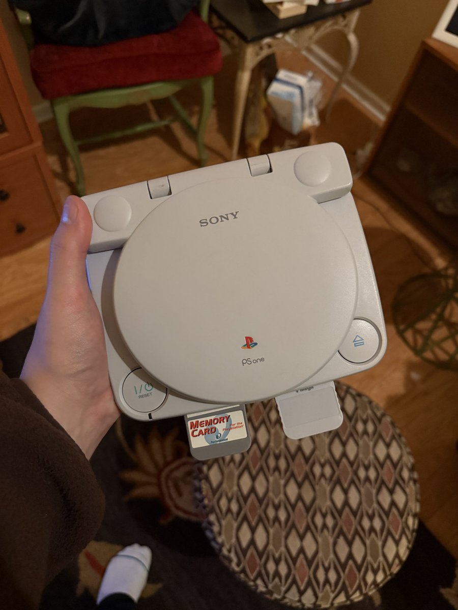 TJHitchings's tweet image. Just found a gold scar at my parents house (if it works)