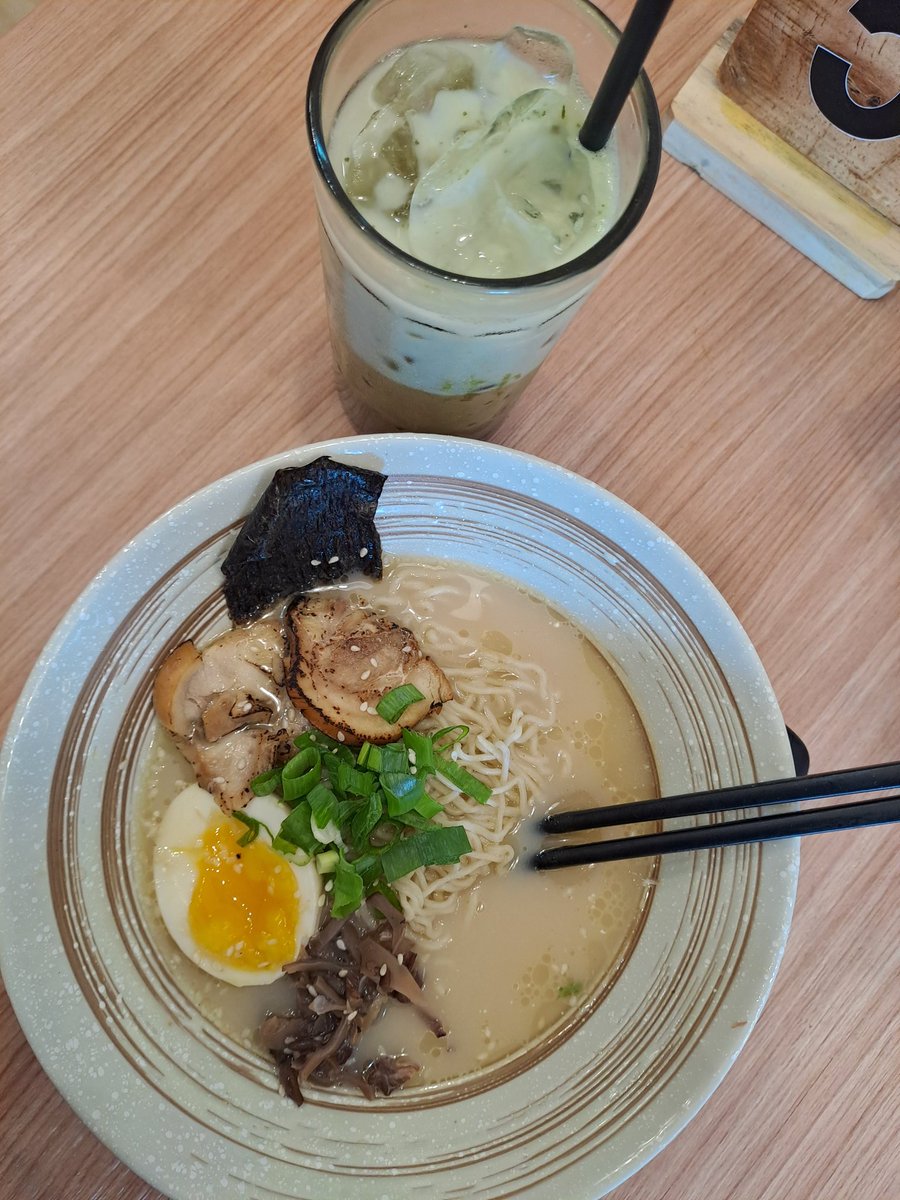 TNMayaa's tweet photo. cara menghargai kerja keras, kasi makanan enak diri sendiri https://t.co/kD5AAsizJU