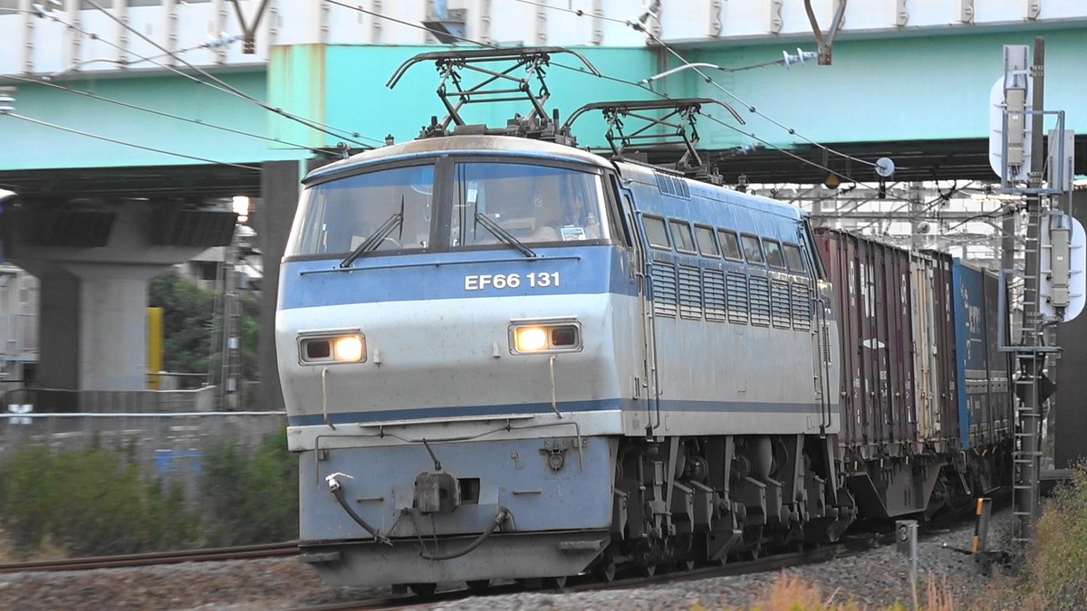 to38671_2's tweet image. EF66 131 遅 2066レ 2025/11/27 府中本町　
約２時間の遅れのお陰で撮れた。　動画添付　
x.com/to38671_2/stat…
#EF66#2066レ