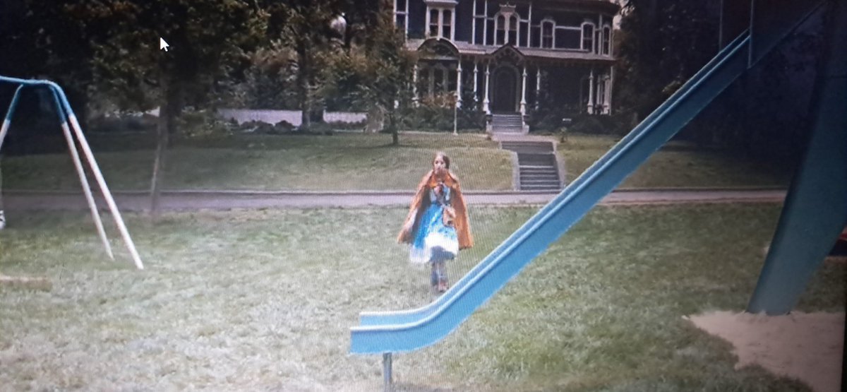 nessimores's tweet image. SPOILERS ST5

eu NAO to maluca, a max ta caracterizada de chapeleiro maluco e a holly de alice eu tenho CERTEZA só n posso provar ainda MAS EU SEI