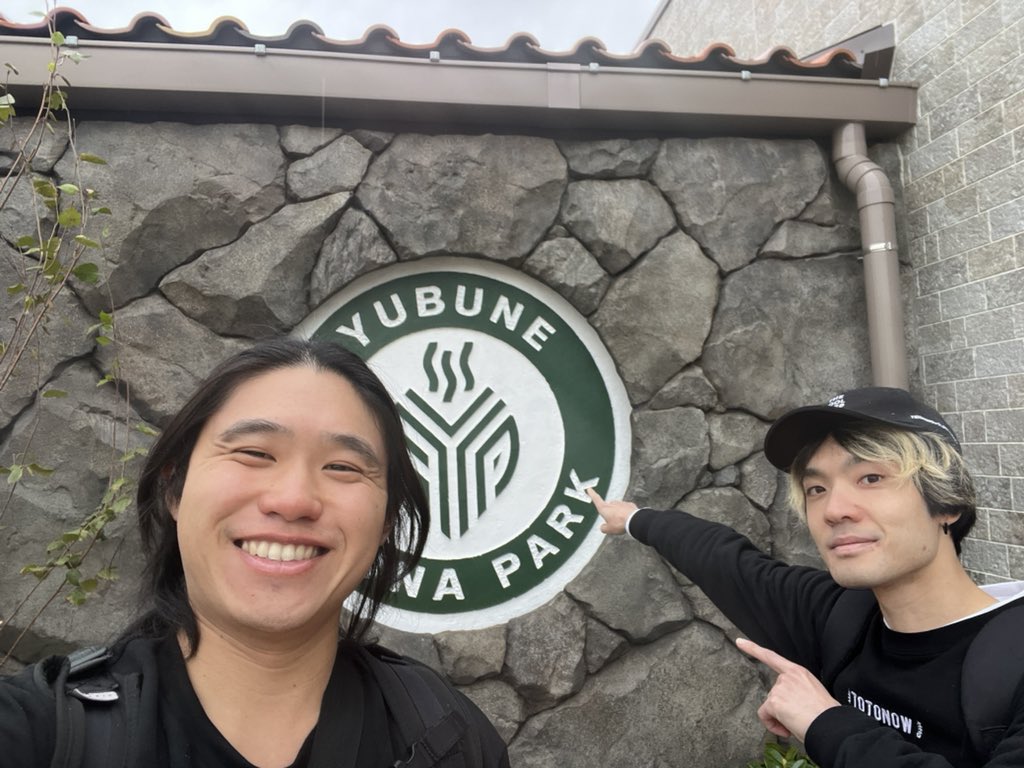 Susaki_Takahiro's tweet photo. #YUBUNE SAUNA PARK
音がやばすぎる…
せせらぎ?
ましも店長の選曲かと思いきや、
床下に水流れてるやん。
湿度、衛生、環境音と最強すぎ☺️
お隣では天上に吊るされたザルから
ハーブと氷の雫。
反響する水音に脳みそが…🫠
プールに浮かべば波音と心音で昇天確定😇
ご飯もハーバルで最高🌿 https://t.co/G78x2q51QH
