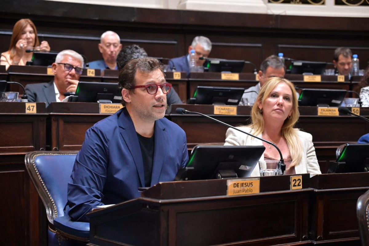 Esta noche dimos un paso importante en la Legislatura bonaerense: aprobamos la Ley Impositiva Fiscal y el Presupuesto 2026, que le dan al Gobernador las herramientas necesarias para cuidar a nuestra Provincia en un contexto muy difícil.

La realidad es clara, las políticas del