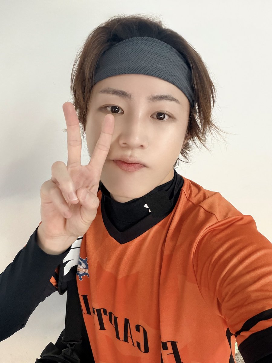 [#하성운] ⏰

잠시 후 7시 10분! JTBC <뭉쳐야 찬다 4>에 하성운이 출연합니다📺
뭉찬 성운이는 딱복도 물복도 아닌 하늘의 축복🍑

#HASUNGWOON #뭉쳐야찬다4