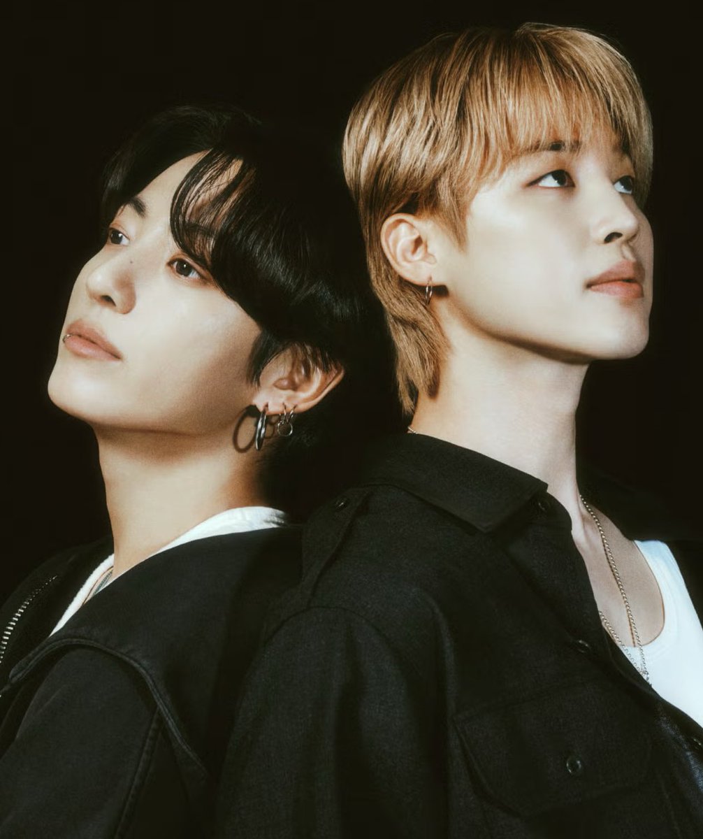 knjgIoss's tweet image. HANG IT AT THE LOUVRE.