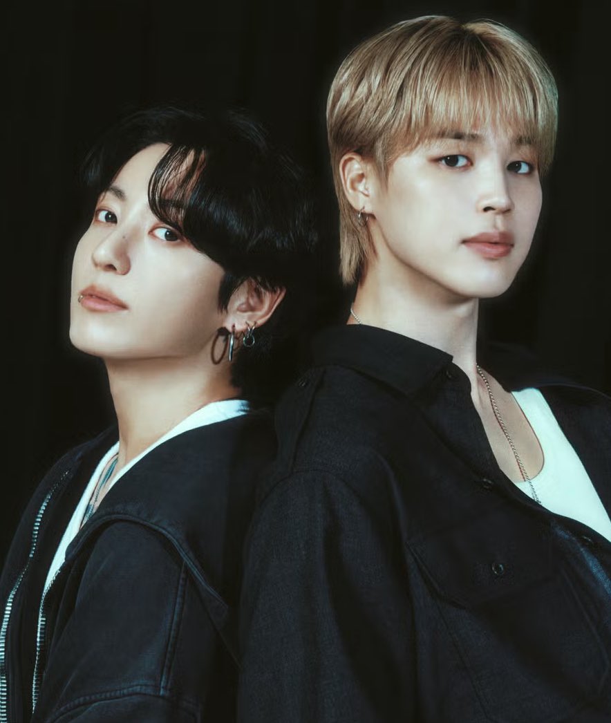 knjgIoss's tweet image. HANG IT AT THE LOUVRE.