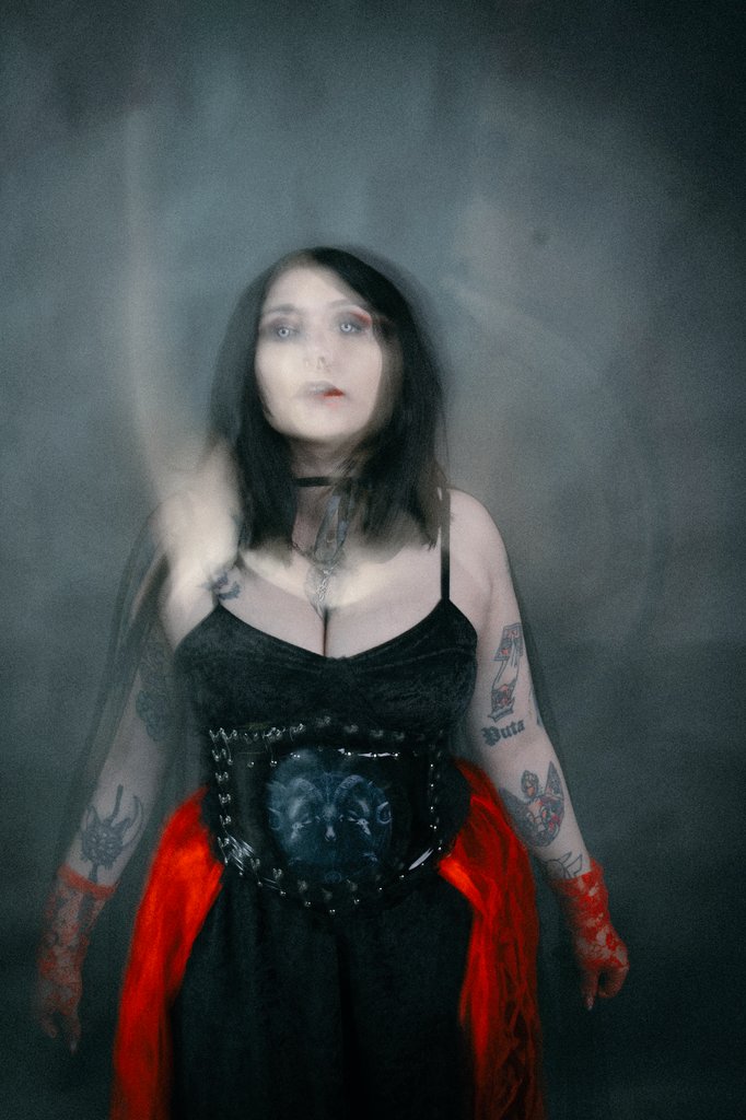 En este frío ataúd solo faltas tu, solo faltas tu 🎶 😌