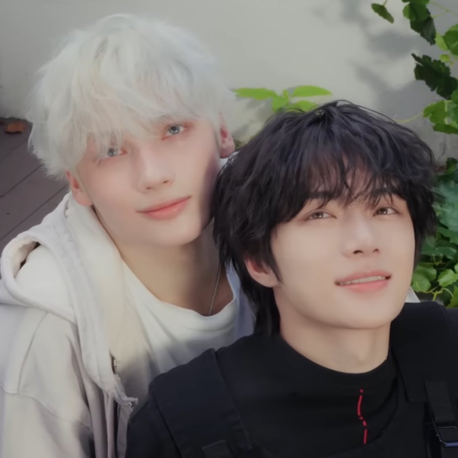 huerigyu's tweet image. big fan of when they do the whole contrast thing making them the complete opposite of each other they’re like yin and yang angel and devil