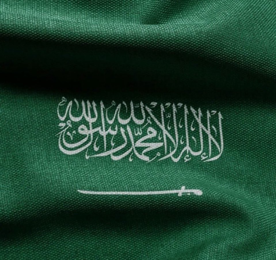 #تمرة💢|| مقال خاص بـعنوان:

لماذا السعوديون🇸🇦تحديدًا؟

في فضاء رقمي تتداخل فيه الحقيقة بالوهم، يبرز سؤال واحد يفرض نفسه بقوة: لماذا يُستهدف السعوديون تحديدًا؟

ليس سؤالًا عابرًا، ولا مجرد انعكاس لجدل في منصة X، إنه سؤال يكشف تفكير أعمق من الهوية، والصوت الجماعي الذي يسعى كثيرون