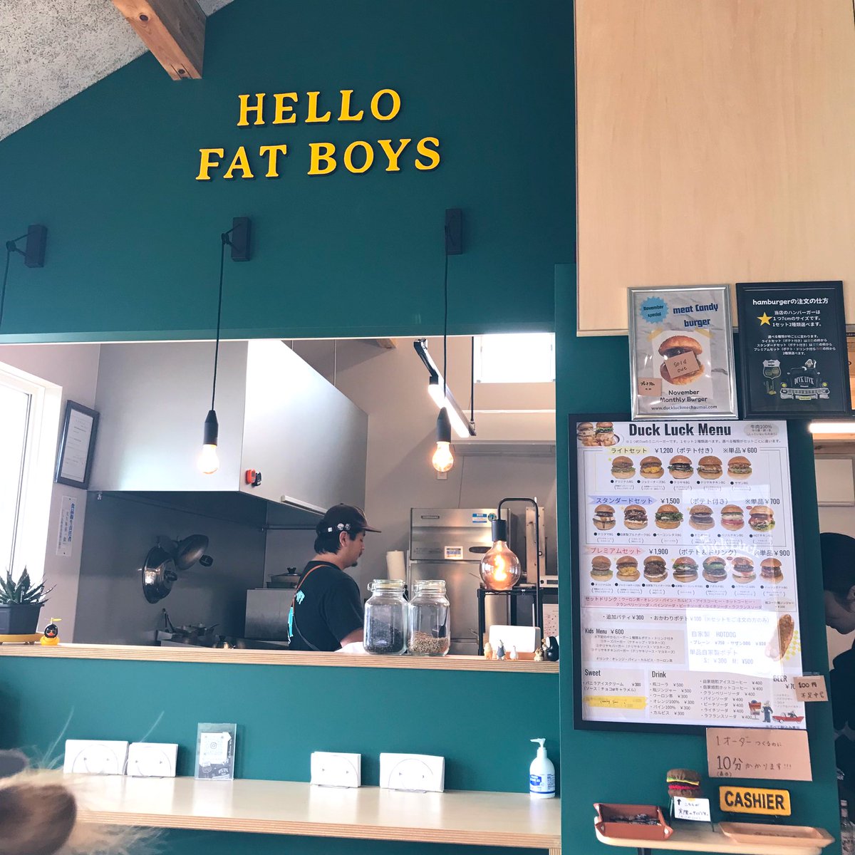 noe_arima's tweet photo. 妹が連れて行ってくれた
海辺のハンバーガー屋さん。
カリカリポテトもパインジュースも
美味しかった😋
#長崎
#DuckLuck https://t.co/eG7dHn9aGj