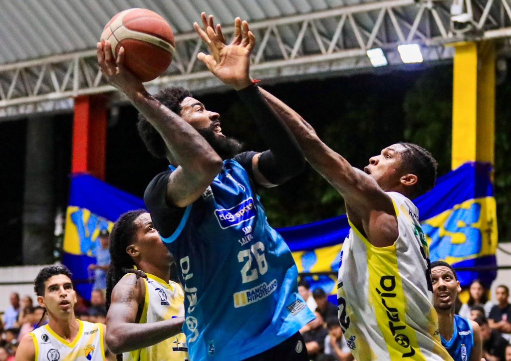 DeportesC10's tweet image. ¡El tercer duelo es de #SanSalvador! 🏆🏀

Los capitalinos ganaron 79-73 a #Lobos en Chalchuapa y aventaja la serie de semifinales por 2-1 en el Torneo Clausura 2025 de la @LMB_ELSALVADOR ⛹️

Avery Martínez registró 26 puntos y Yoel Cubillas sumó 25.