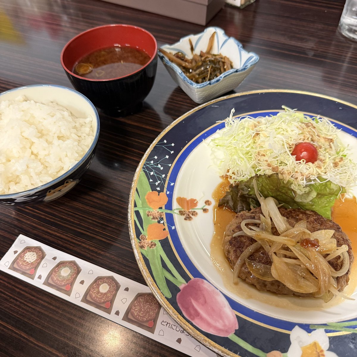 今日のランチは、喫茶スマイルの日替わり、和風ハンバーグ。このメニュー久しぶりです^_^美味しかったです😊

#パルティせと
#瀬戸市
#尾張瀬戸駅
#喫茶店
#ランチ