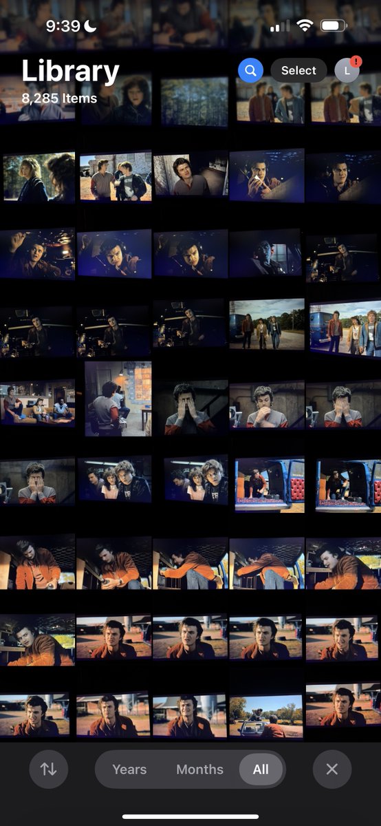 hewsonsgirl's tweet image. taking pictures of him like its a concert