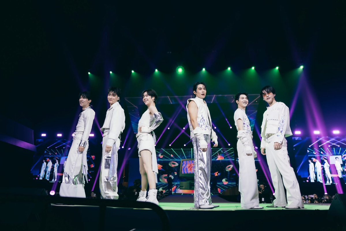 stary1up_picBN's tweet image. เริ่ดเลยล่ะ! “แม็กกี้–บาส” เปิดบ้านจัดแฟนมีต เสิร์ฟฉ่ำทั้งฮอลล์อบอุ่นทั้งใจ ในงาน MaxkyBas ‘My Home Your Home’ 1st Fan Meeting 

#StudioWabiSabi #MaxkyBas1stFM #MaxkyBas
 
Mchoice และ Studio Wabi Sabiเปิดประตูบ้านเป็นครั้งแรกที่ประเทศไทย ต้อนรับชาวด้อม 6CODE (ซิกซ์โค้ด :…