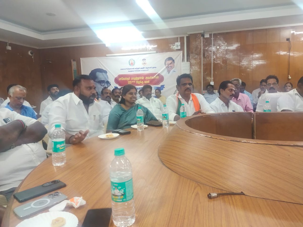 SangeethaMathi2's tweet image. பாஜக சார்பாக 26/11/2025 அன்று வளசரவாக்கம் மாநகராட்சி அலுவலகத்தில் மாவட்ட ஆட்சியர் தலைமையில் மதுரவாயல் தொகுதியில் SIR படிவ விநியோகம் மற்றும் பூர்த்தி செய்யப்பட்ட படிவங்களை திரும்பப்பெறும் நடவடிக்கையில் தற்போதுவரை ஏற்பட்டுள்ள முன்னேற்றம் பற்றியும், BLO / BLA2 கூட்டத்தில்