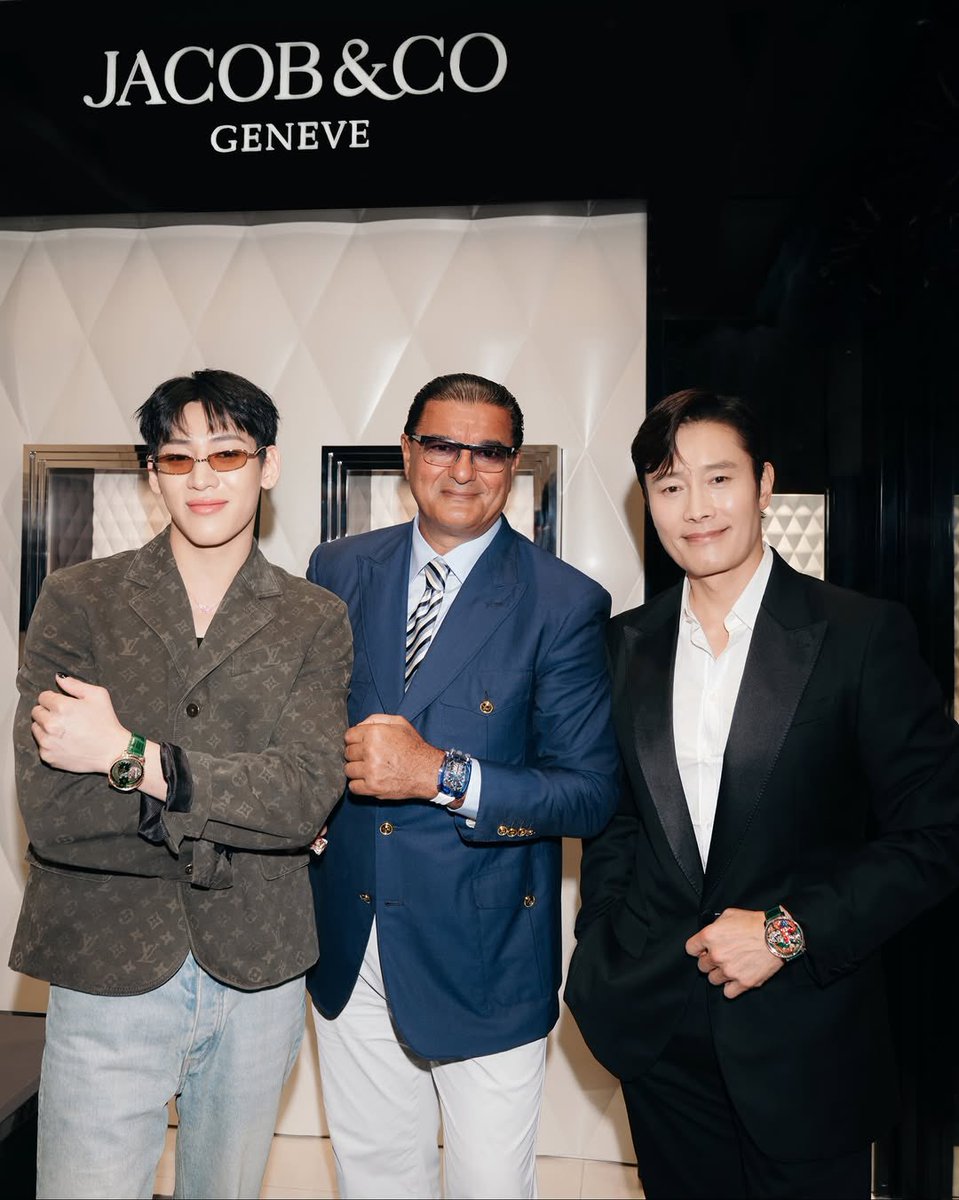 BamBamBooster's tweet image. 251127 | ©️ jacobandco’s IG Update 

Singapore, thank you for an unforgettable night.

#BamBamxJacobAndCoSG
#BamBamxJacobAndCo
#Jacobandco #BamBam @BamBam1A 
@_Jacobandco 

Together with our partners at @sincerefinewatches , we officially opened our first Jacob &amp;amp; Co. boutique in…