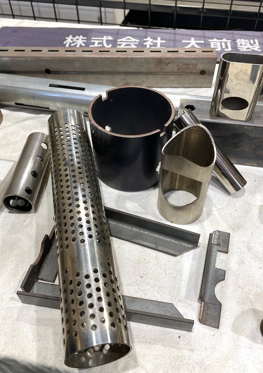 omaeSTORE's tweet photo. 本社は細めのパイプの
レーザ加工がお得意デス🤩
#FT150 #MAZAk
#パイプ #レーザ https://t.co/MueWZqnsnz