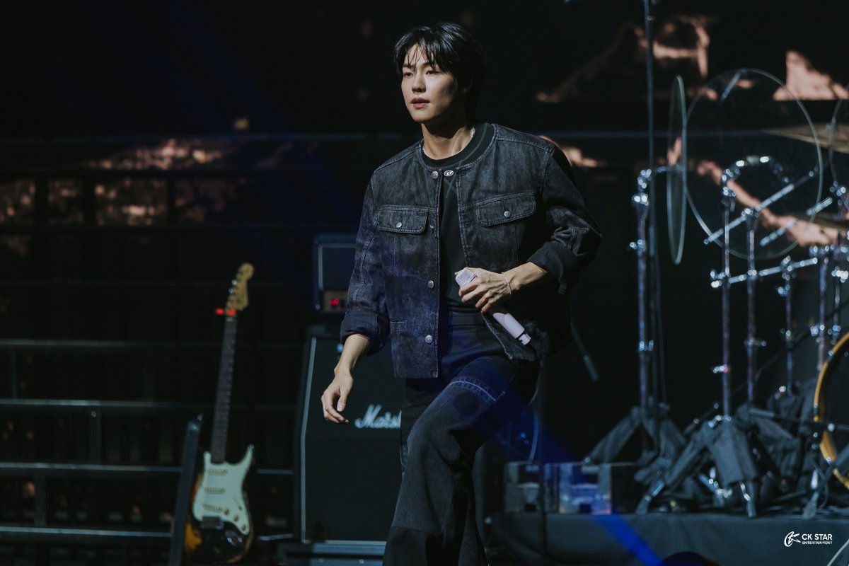 ckstarsg's tweet image. [𝗡𝗢𝗪 𝗕𝗢𝗔𝗥𝗗𝗜𝗡𝗚: 𝗡𝗙𝟮𝟯𝟭𝟭] 🛫

𝐍.𝐅𝐥𝐲𝐢𝐧𝐠 lifted us off the ground and brought us straight to the 𝙍𝙤𝙤𝙛𝙩𝙤𝙥 from the very first note ✈️
Under the 𝘽𝙡𝙪𝙚 𝙈𝙤𝙤𝙣, they taught us how to 𝙍𝙞𝙨𝙚 𝘼𝙜𝙖𝙞𝙣 🪽
Thank you N.Fia, for a night full off…