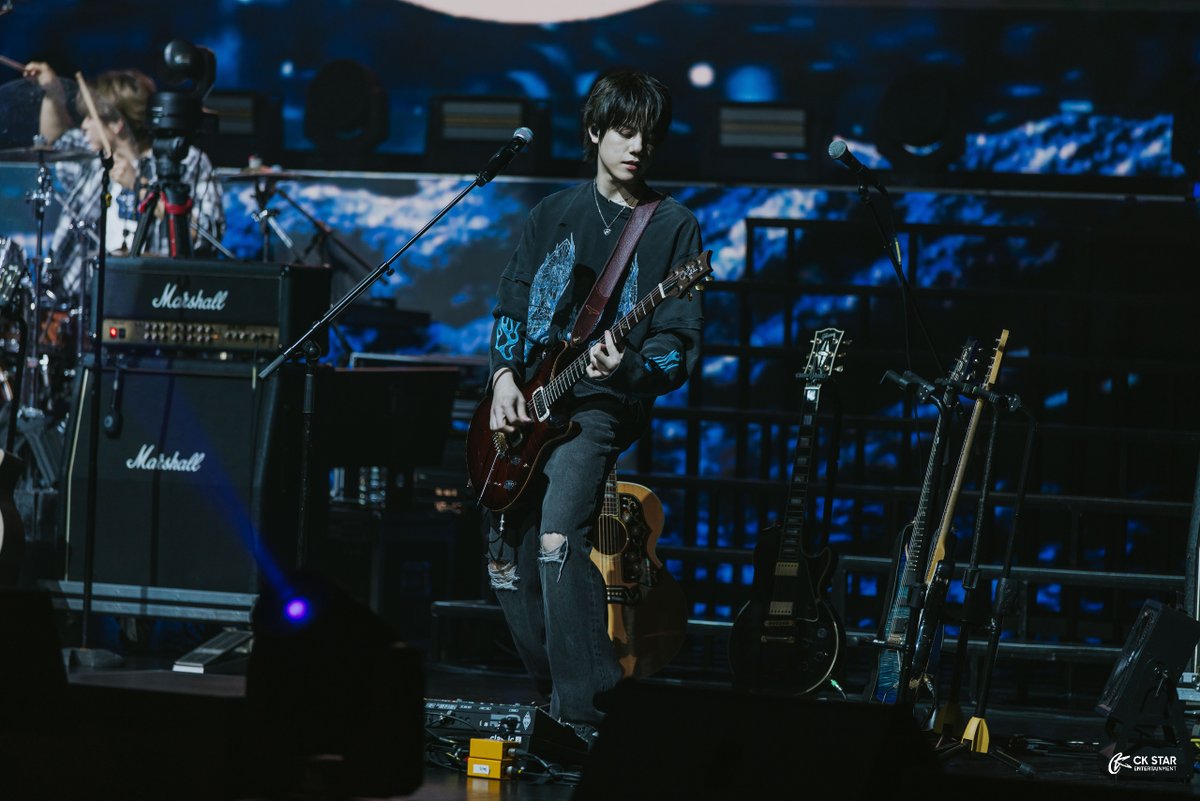 ckstarsg's tweet image. [𝗡𝗢𝗪 𝗕𝗢𝗔𝗥𝗗𝗜𝗡𝗚: 𝗡𝗙𝟮𝟯𝟭𝟭] 🛫

𝐍.𝐅𝐥𝐲𝐢𝐧𝐠 lifted us off the ground and brought us straight to the 𝙍𝙤𝙤𝙛𝙩𝙤𝙥 from the very first note ✈️
Under the 𝘽𝙡𝙪𝙚 𝙈𝙤𝙤𝙣, they taught us how to 𝙍𝙞𝙨𝙚 𝘼𝙜𝙖𝙞𝙣 🪽
Thank you N.Fia, for a night full off…