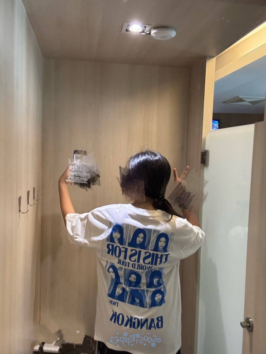 FYI สำหรับคนที่จะมาซื้อเสื้อนะคะ
รอบอก ไม่มีบอก ลองไม่ได้ แต่คาดการณจากเราเอง
M~40-42
L~44
Xl~46
ซื้อสีละตัวได้การ์ด selfie1 ขูด1💖
#TWICE_POPUP_BANGKOK