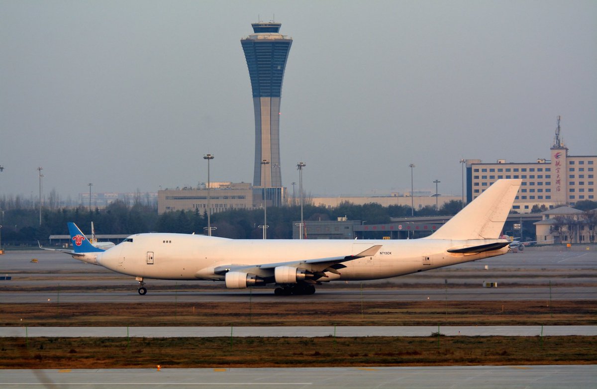 P_2Ko6's tweet photo. The greatest photo I have ever taken throughout this year
(At least it’s the greatest flyable item I’ve ever shot in size)
Boeing 747-400 aircraft N713CK from @KalittaAir in XIY at sunrise hours, Nov 26 2025 https://t.co/quy6wOKZdC