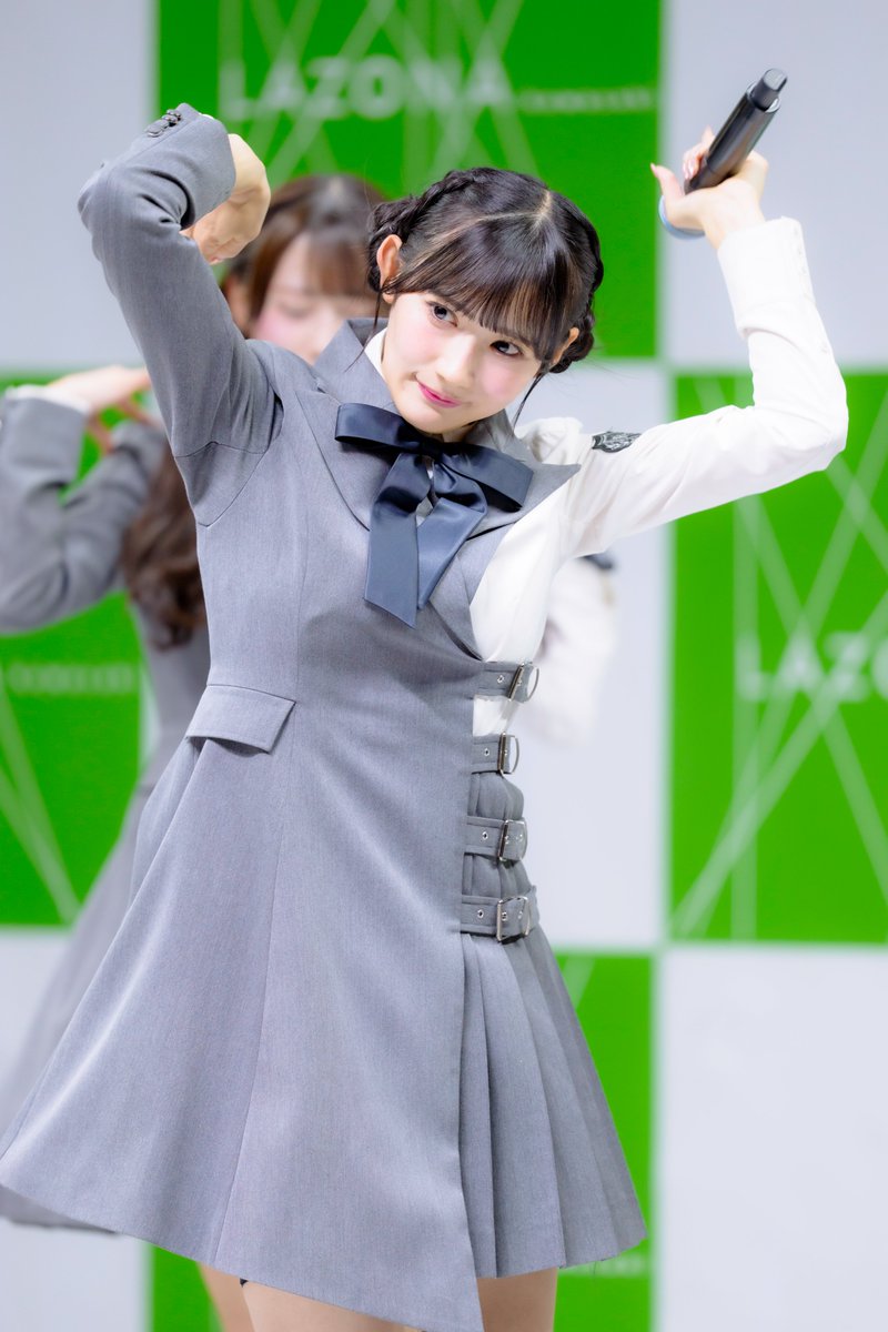 RainTree 佐藤莉華 生写真 直筆　寄り　ヨリ 佐藤莉華RainTree レインツリー 韓国風制服 直筆 生写真 チュウ - メルカリ