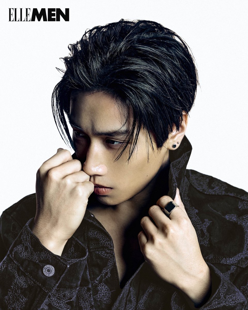 ElleMenThailand's tweet photo. #ELLEMENX ‘ไบเบิ้ล–วิชญ์ภาส สุเมตติกุล’ ถ่ายทอดเสน่ห์ของเดนิมญี่ปุ่นในโทนเข้มสุดเท่ ผ่านคอลเล็กชัน Levi’s® Blue Tab™ “A New Shape of Blue” l

#ELLEMENThailand
#ELLEMENxBibleWichapas
#BibleWichapas
#LevisBlueTab 
#LevisTH https://t.co/HZ1RvAkvtO