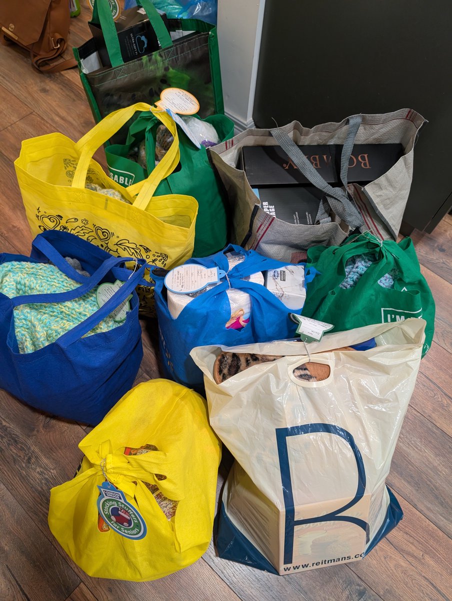 SarahRyanYEG's tweet image. Here we go! Heading to @LondonDrugs with our first load of finished gifts for #StockingStuffersForSeniors. At this point we have cleared out both the #yeg South Common &amp;amp; Unity Square locations for named tags. #ShPk still has lots I'm told so let's go pull more friends!