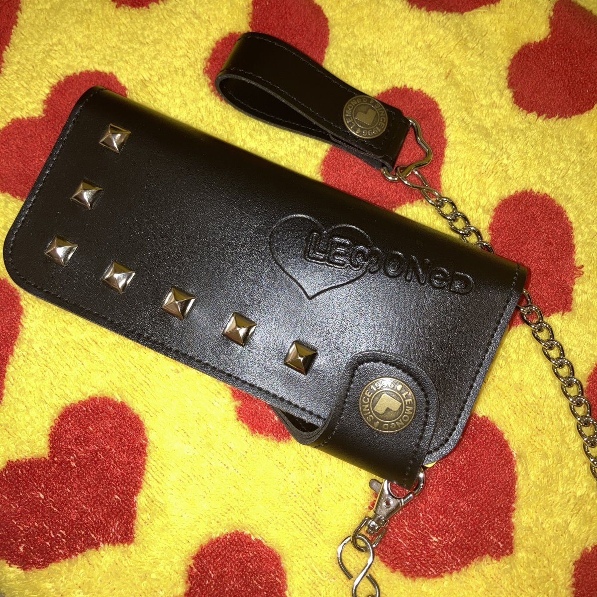 Laforet_H's tweet image. B1F レモネードショップ どんな服にも合うチェーンウォレット！: 内側も可愛いレモショのチェーン付きウォレットは在庫が少なくなっております！
お会計の際にあえて見せたくなる程かわいいデザインです☆
カードも沢山入りますので実用的です！！ laforet.ne.jp/news_events/39…