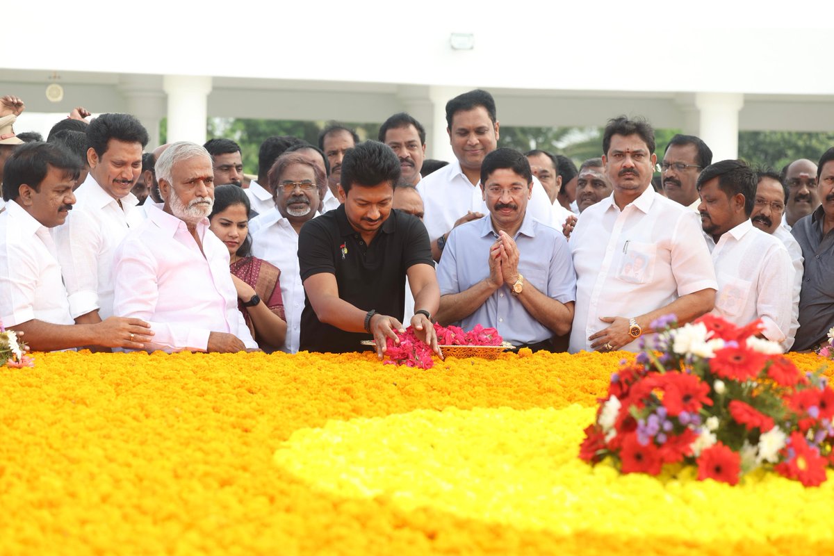 Udhaystalin's tweet image. ஆதிக்கவாதிகளிடம் குவிந்திருந்த அதிகாரத்தை சாமானிய மக்களிடம் கொண்டு சேர்த்த தமிழ்நாட்டின் தலைமகன் பேரறிஞர் அண்ணா அவர்களின் நினைவிடத்தில் நமது பிறந்த நாளில் மரியாதை செலுத்தினேன்.

பேரறிஞர் அண்ணா வழியில் கடமை, கண்ணியம், கட்டுப்பாடு காப்போம்!

மாநில உரிமைகளையும் - சமூக நீதியையும்…