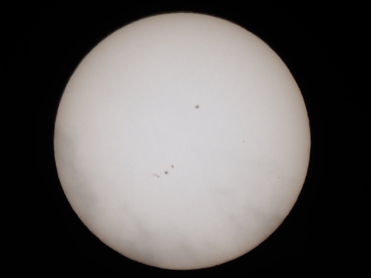 embeddedark's tweet image. #イマ太陽  #イマソラ #mysky #OLYMPUS #OMD #EM1MarkIII #MZD #ED #100400mmF5063ISii #400mm #デジタルテレコン #35mm換算 #1600mm #KenkoPro #ND100000 #減光 #ISO64 #f6てん3 #640分の1秒 #静音モード #手持ち #5軸シンクロ手ぶれ補正ON #JPEG撮って出し #トリミング