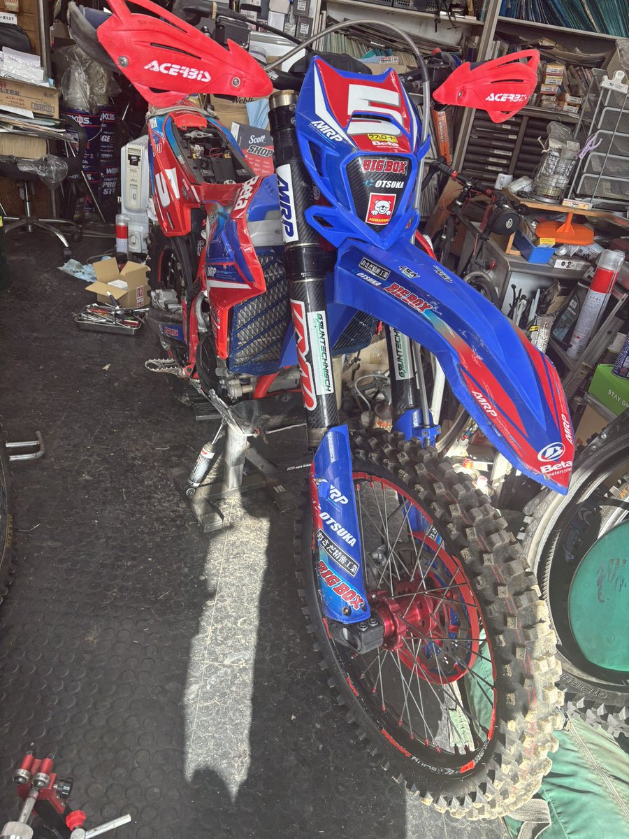 n4t2f's tweet image. エンジン修理だけど週末のクロミにエントリーしてるので爆速で直します😊👍