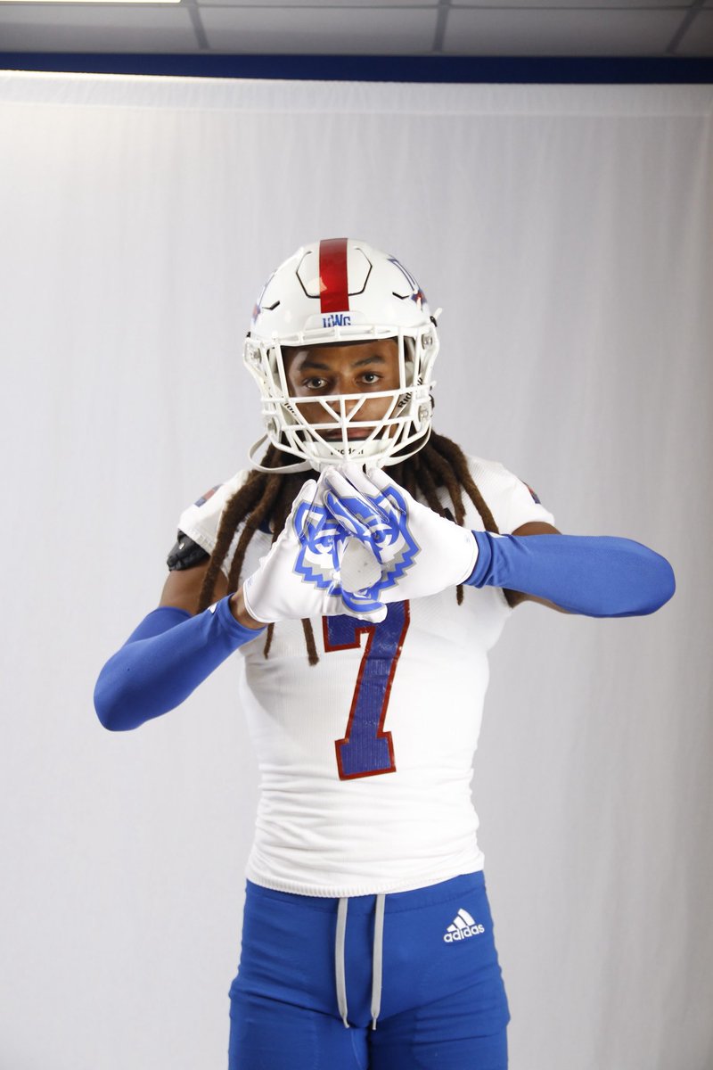 duane1k_'s tweet image. @_Coach_Weave HAD AN AMAZING TIME On MY OFFICIAL VISIT APPRECIATE EVERYTHING #GoWolves🐺