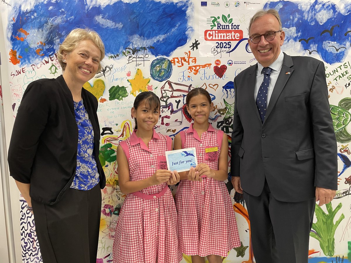 EUPasifika's tweet photo. Congratulations to @MariaNailevu, Helena & Ophelia - winners of our #RunforClimate social media competition who ran the entire 5k on 1 November in Suva, and posted a winning video on FB! Amazing to see the next generation of #climate conscious community so engaged already πͺπ»π±π https://t.co/h6fjM4VTbV
