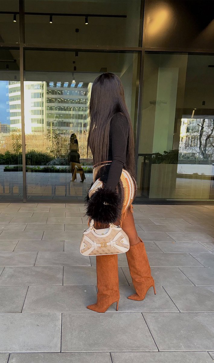 Je cherchais une jupe… le pull m’a choisi