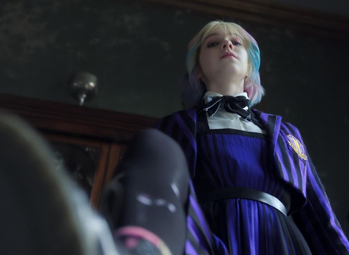 esinclaires's tweet image. pov: you&apos;re a bug under a rock