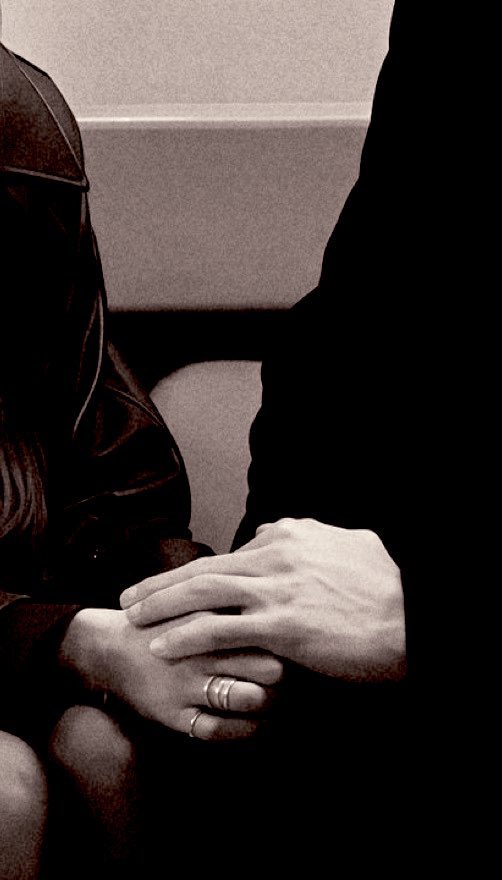 يفداك قلب ماكذب يوم يغليك 

                          وتفداك عين همها بس تشوفك

#بوح_قلم 
#حرف_من_ذهب