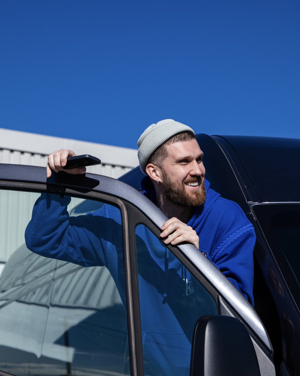 utahjazz's tweet image. Svi went ham 🍖🍴

Yesterday, with the help of Davis EducationFoundation and Mercedes-Benz Farmington, @Sviat_10 donated 300 hams to local high schools’ teen center food pantries for families ahead of the holiday season ❤️

#TakeNote | #CommunityObsessed