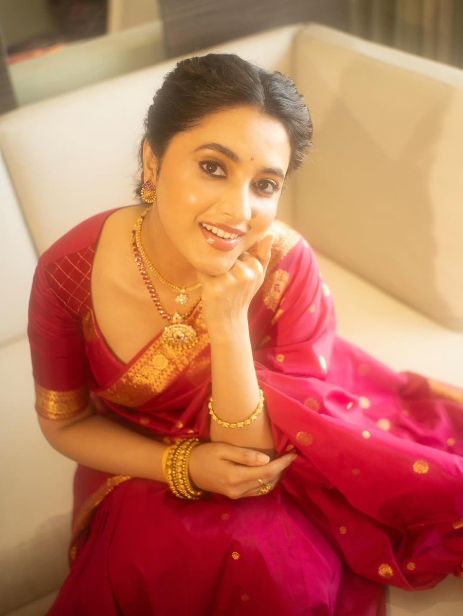 DreamerT96's tweet image. #PAM #PriyankaArulMohan
Face beauty 😍🥰❤️