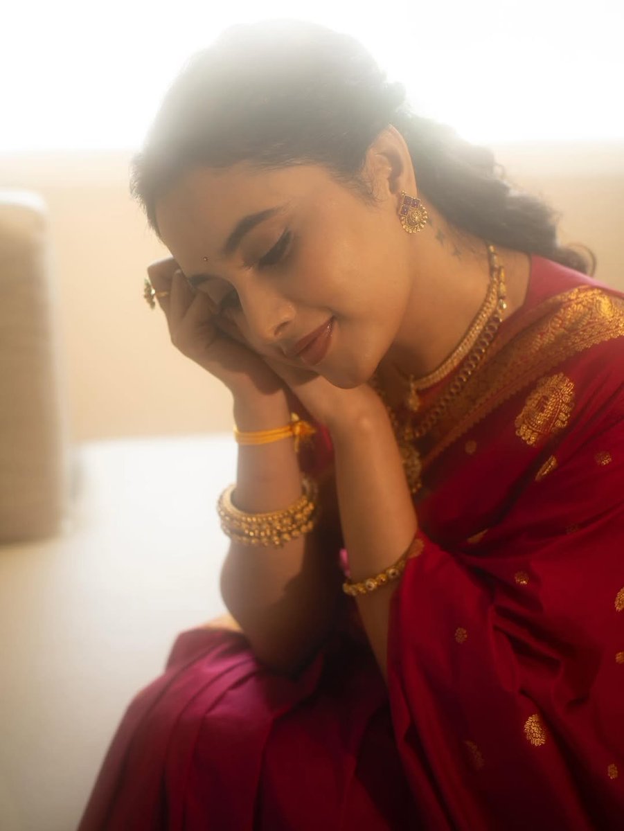 DreamerT96's tweet image. #PAM #PriyankaArulMohan
Face beauty 😍🥰❤️