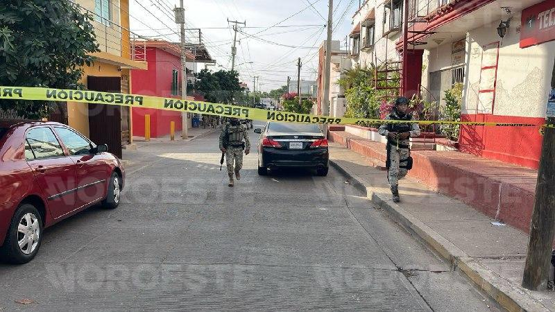 fj_grija's tweet image. En menos de 72 horas han asesinado en Culiacan a 6 mujeres, a 5 menores de edad, y a no se cuantos adultos, ya no importa a que se dediquen, puede ser albañil, médico, carpintero, o ingeniero, igual los matan, en que nos convertimos? Deberíamos estar tumbándole las puertas a los…