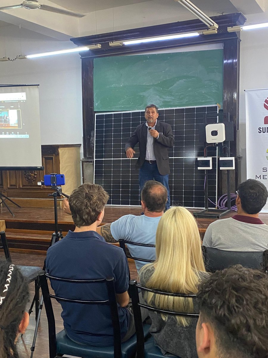 Desde EMESA acompañamos al ministro <a href="/TadeoGZ/">Tadeo Garcia Zalazar</a> y a la DGE en la modernización de las escuelas con energía solar. Menos gasto, más eficiencia y una educación que mira al futuro.