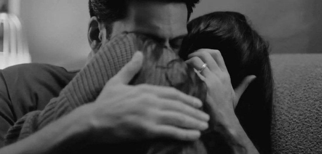 كلما لملمت قلبي

        زارني شوقاً  قديم♥️ 🕊️😔

#بوح_قلم 
#حرف_من_ذهب