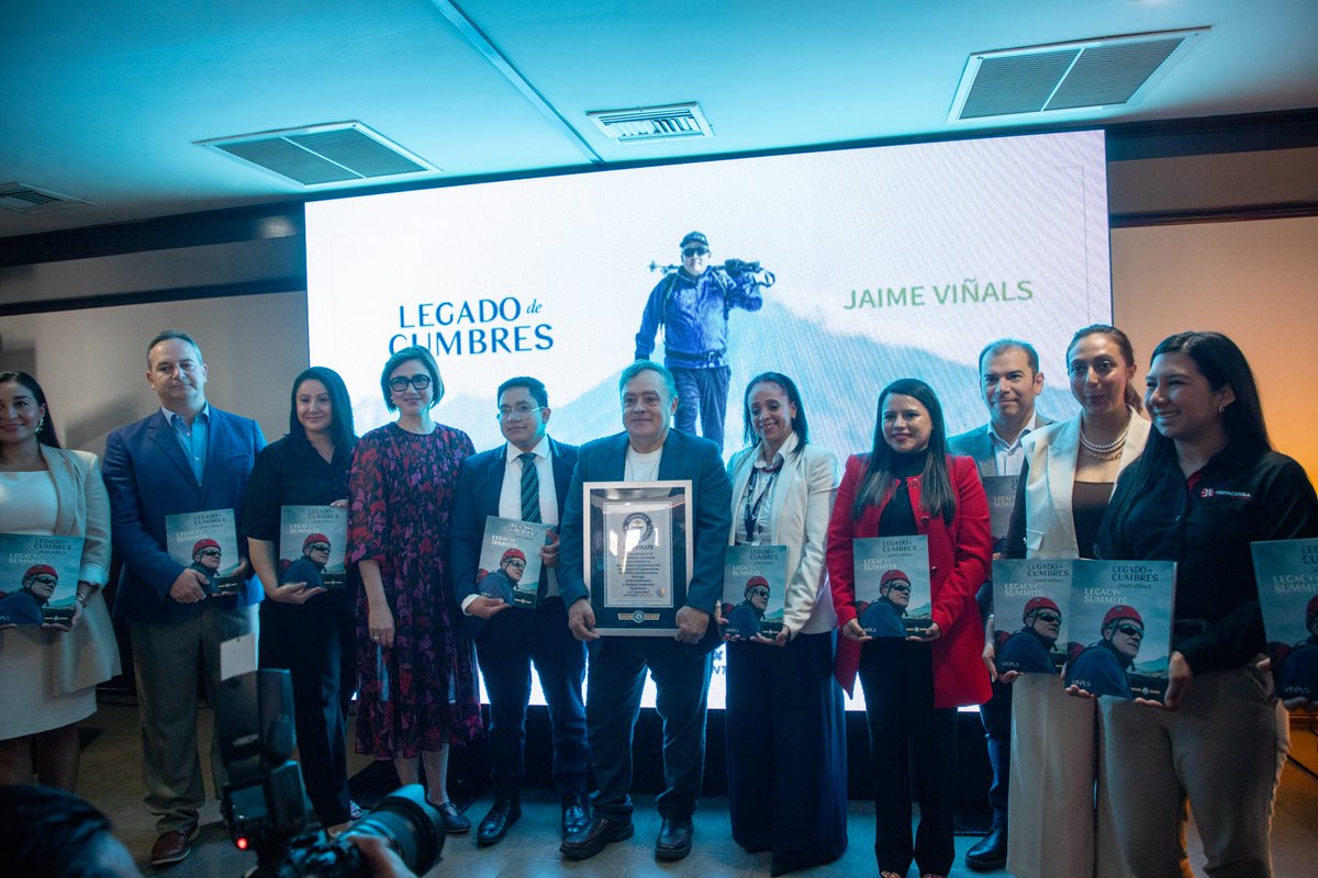 En Grupo Cayalá acompañamos como patrocinadores el lanzamiento de “Legado de Cumbres” de Jaime Viñals. 🏔️📘

Ser parte de este momento es honrar la trayectoria de un hombre que convirtió cada montaña en una lección de vida y cada reto en un recordatorio de que Guatemala también